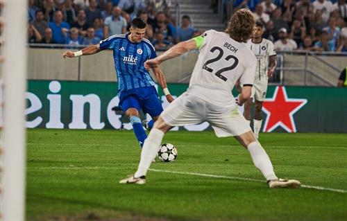 لوحة النتائج Slovan Bratisslav vs Midtjylland