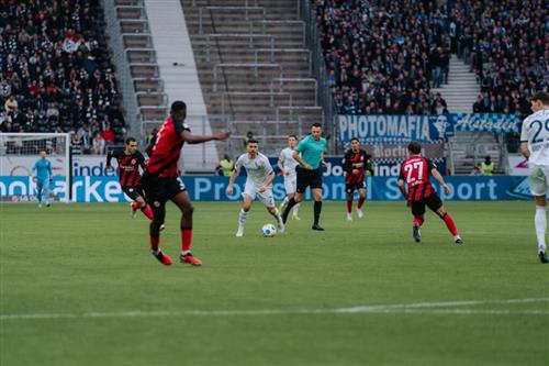E. Eintracht فرانكفورت vs في إف إل بوخوم