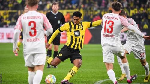 أوجسبورج vs بوروسيا دورتموند