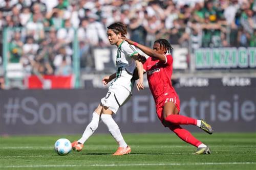 B. Monchengladbach vs إس سي فرايبورج