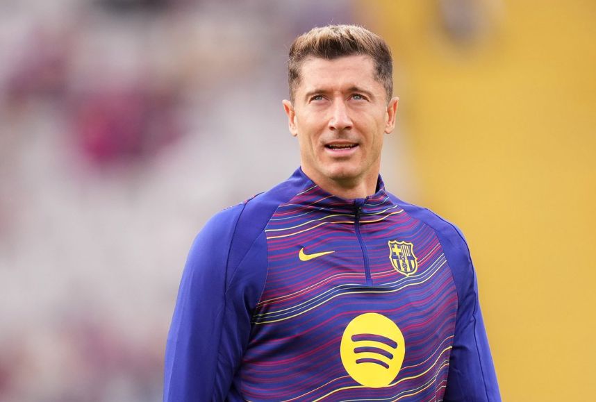 المراسل: ليفاندوفسكي ينتظر قرار برشلونة ولن يتفاوض مع فرق أخرى قبل ذلك