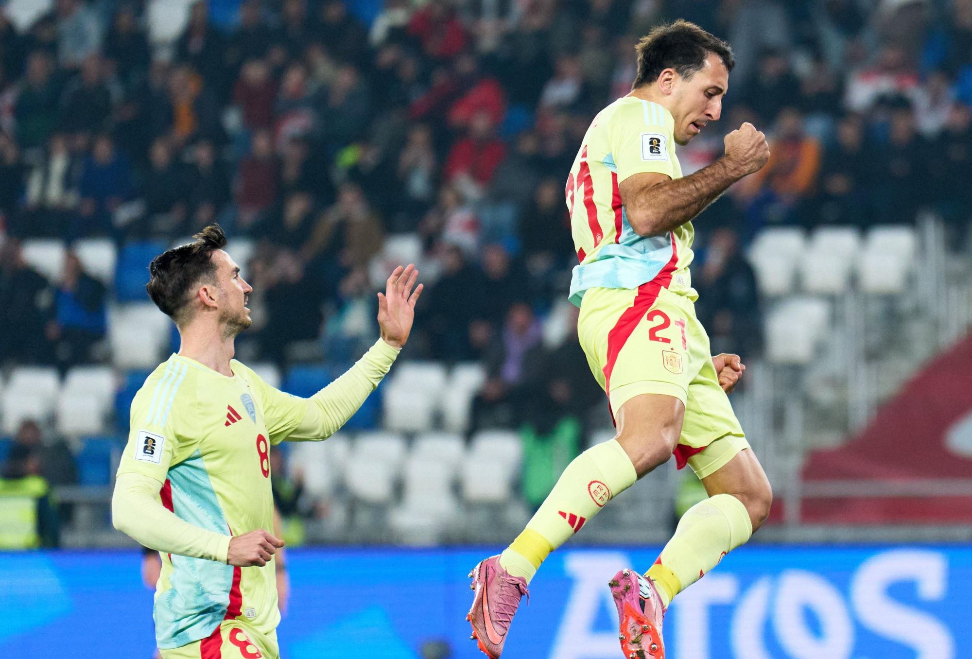 بعد فوزها على جورجيا 4-0، سجلت إسبانيا رقماً قياسياً في تاريخ الفريق حيث لم تتعرض للهزيمة في 30 مباراة متتالية في المسابقات الرسمية.