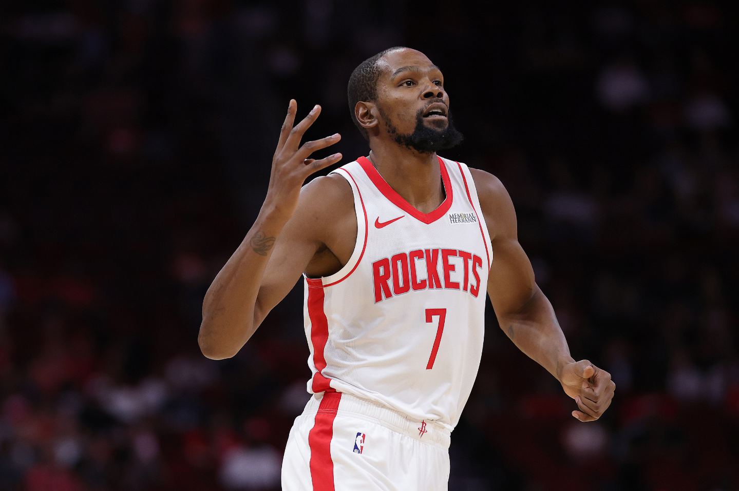 KD: ميزتنا هي ما إذا كان بإمكاننا أن نكون كبارًا أم صغارًا، ولكن متى نستخدم التشكيلة هو اختبار للمدرب.