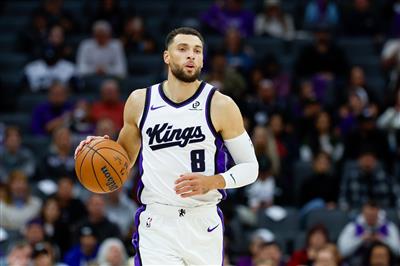 الحالة التنافسية ساخنة! وسجل لافين 31 نقطة في تسديد 10 مقابل 18 وحصل على 2 متابعات.