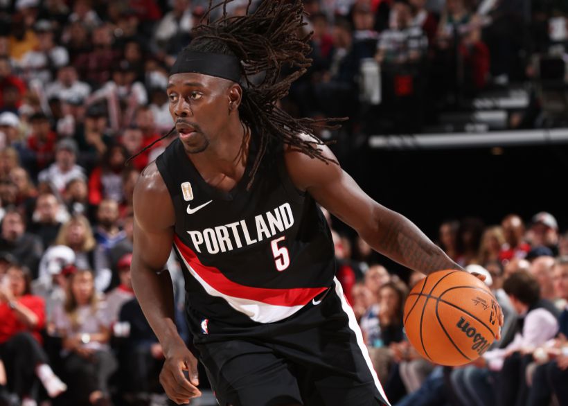 الناس يتحركون ويعيشون! انضم Holiday إلى Trail Blazers وبلغ متوسطه 8.4 تمريرة حاسمة في كل مباراة، وهو أعلى مستوى في موسم واحد.