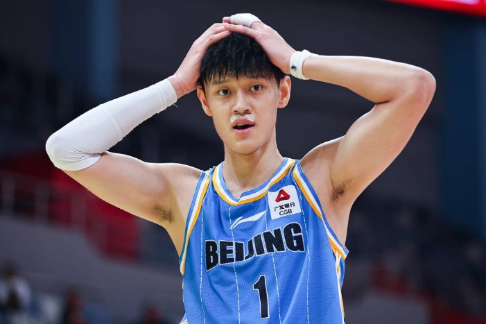الإعلامي: لقد تواصلت 5 فرق NBL مع Zeng Fanbo حتى الآن وقدموا عروضًا.