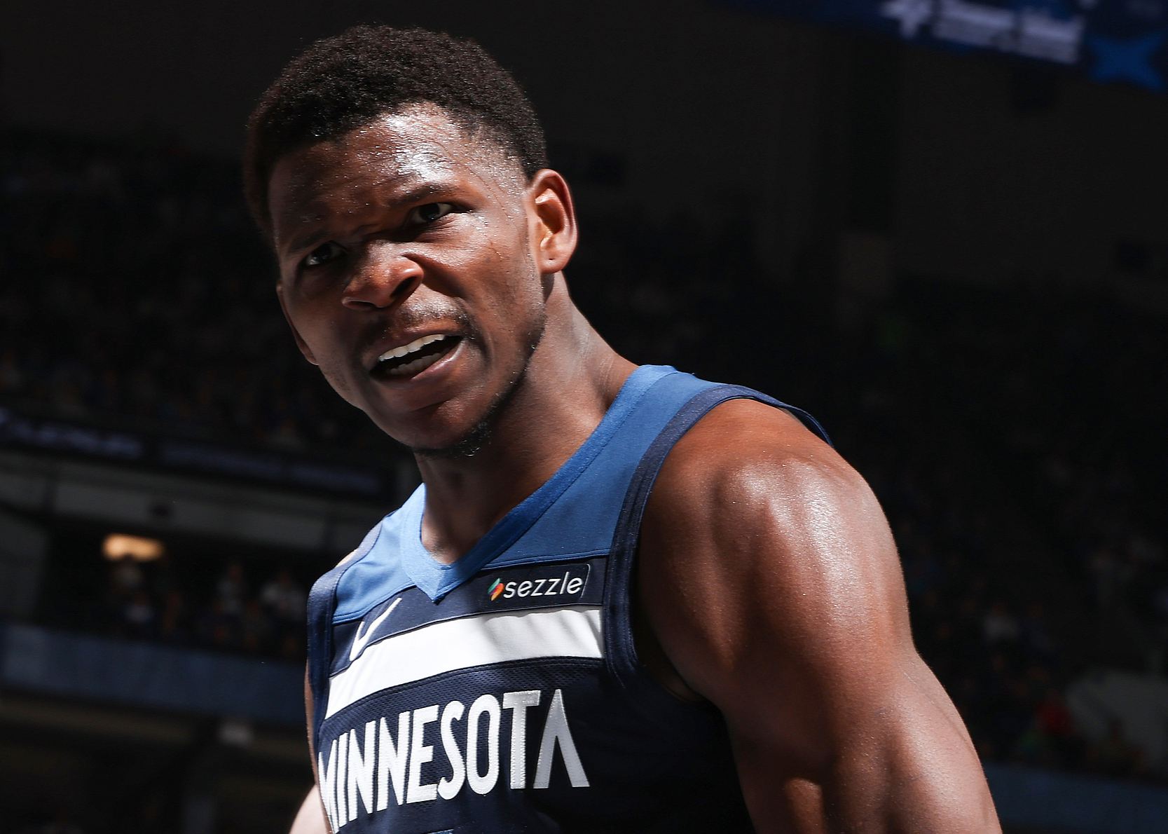 صنع إدواردز 0 من 8 رميات ثلاثية، ولم يقم فريق Timberwolves سوى بـ 3 من 22 تسديدة خارجية في التشكيلة الأساسية.