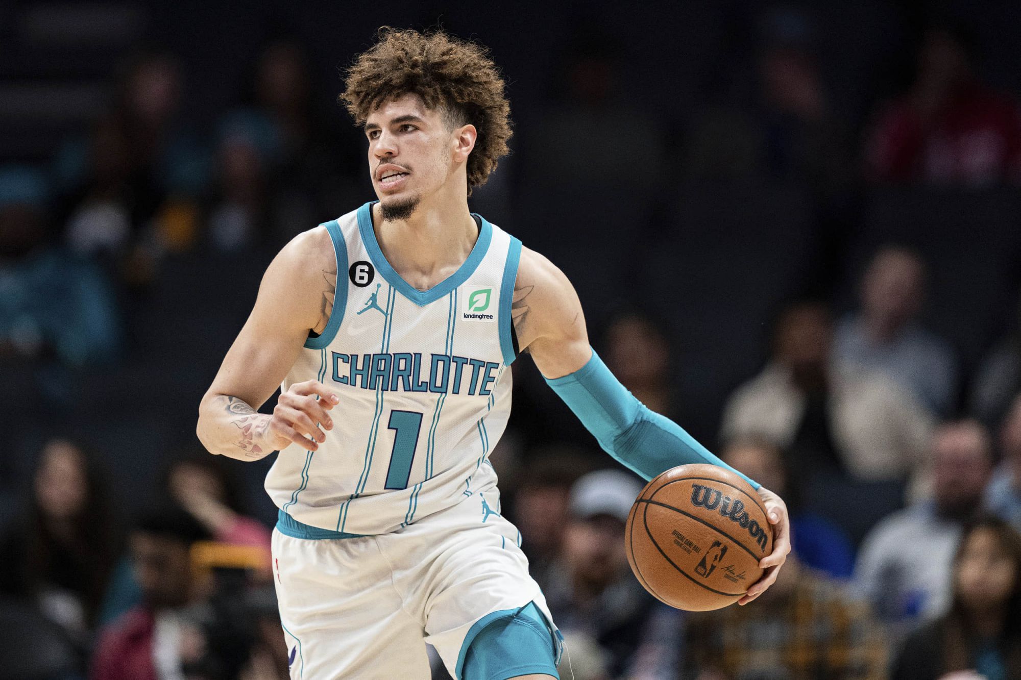منعطف! تجاوز إجمالي التهديف الوظيفي لـ LaMelo Ball 5000 نقطة